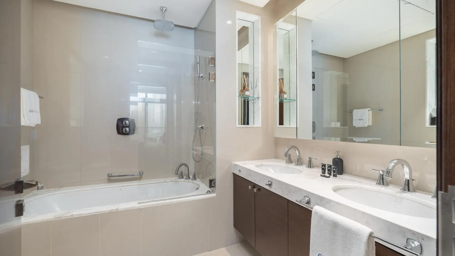 Downtown Elegance - 1Br Apartment With Unmatched Burj Khalifa Views Dubai
