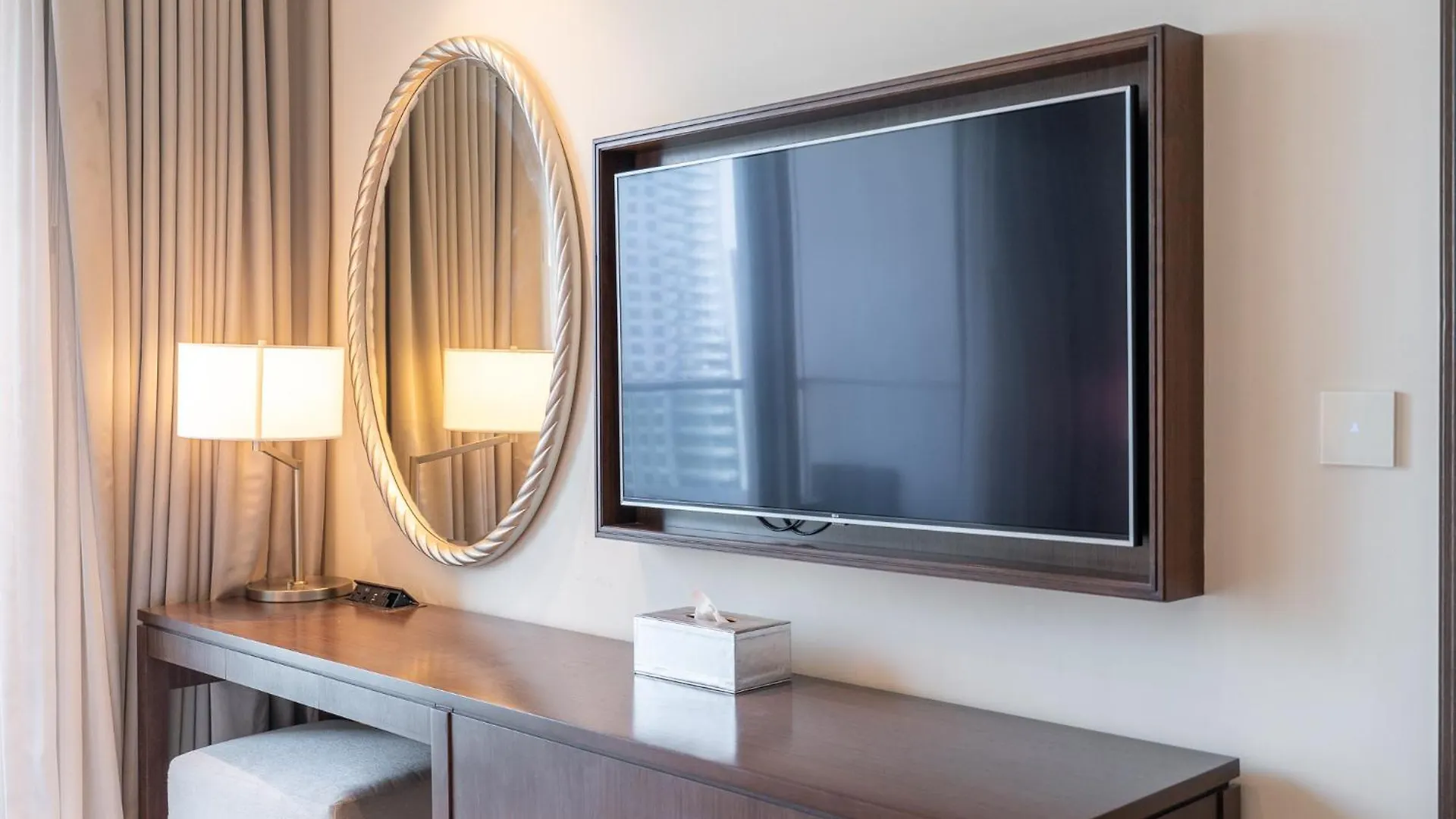 Downtown Elegance - 1Br Apartment With Unmatched Burj Khalifa Views Dubai