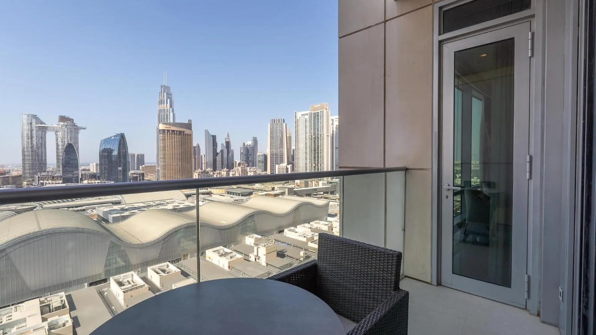 Downtown Elegance - 1Br Apartment With Unmatched Burj Khalifa Views Dubai